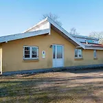 4 Star Holiday Home In Borkop بيت للعطل *