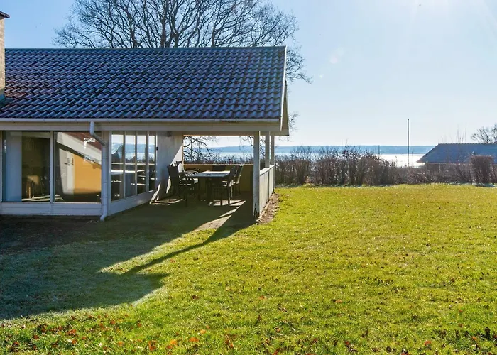 Дом отдыха Modern Retreat By Water - By Traum *